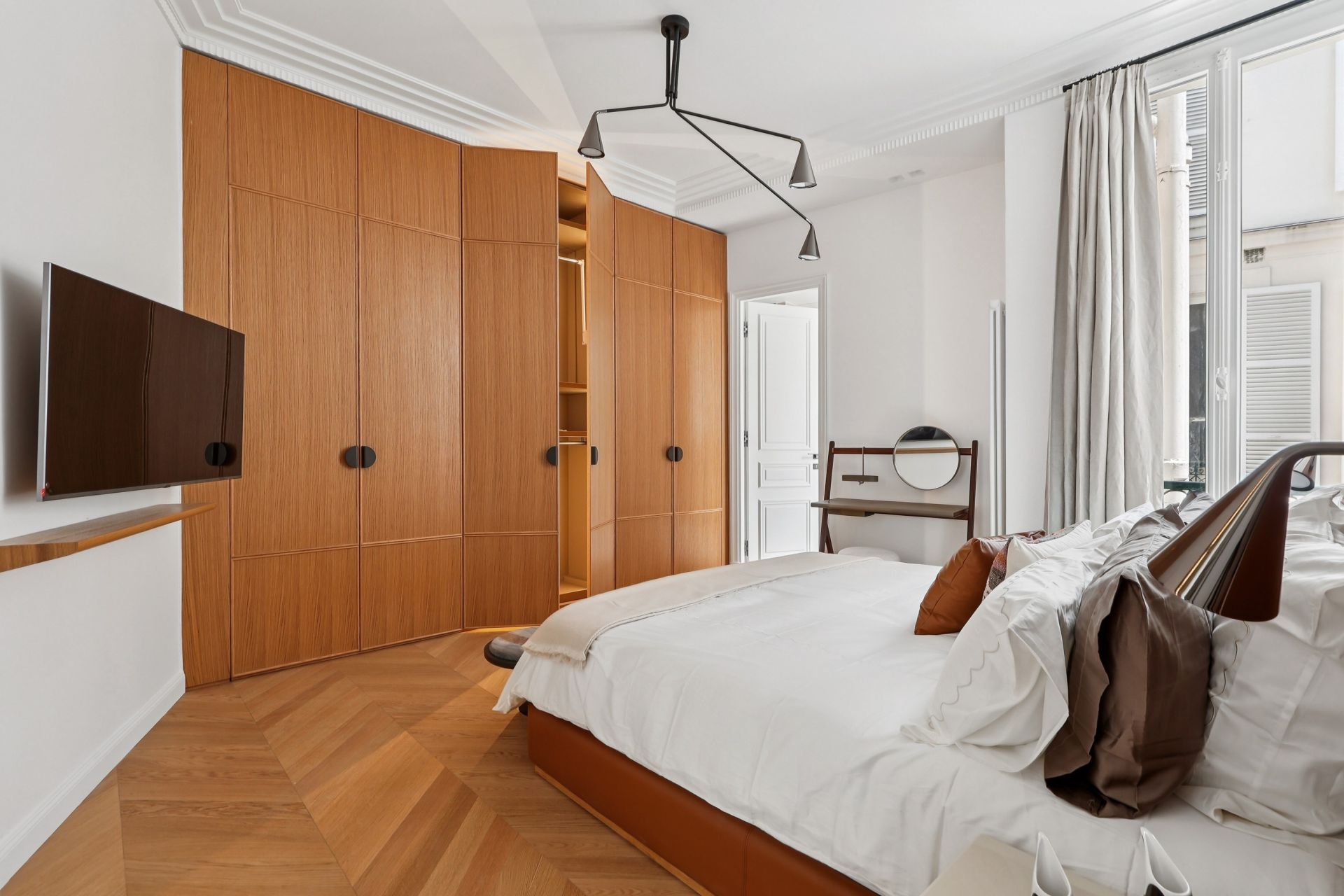 luxury apartment 5 Rooms for sale on PARIS (75008)