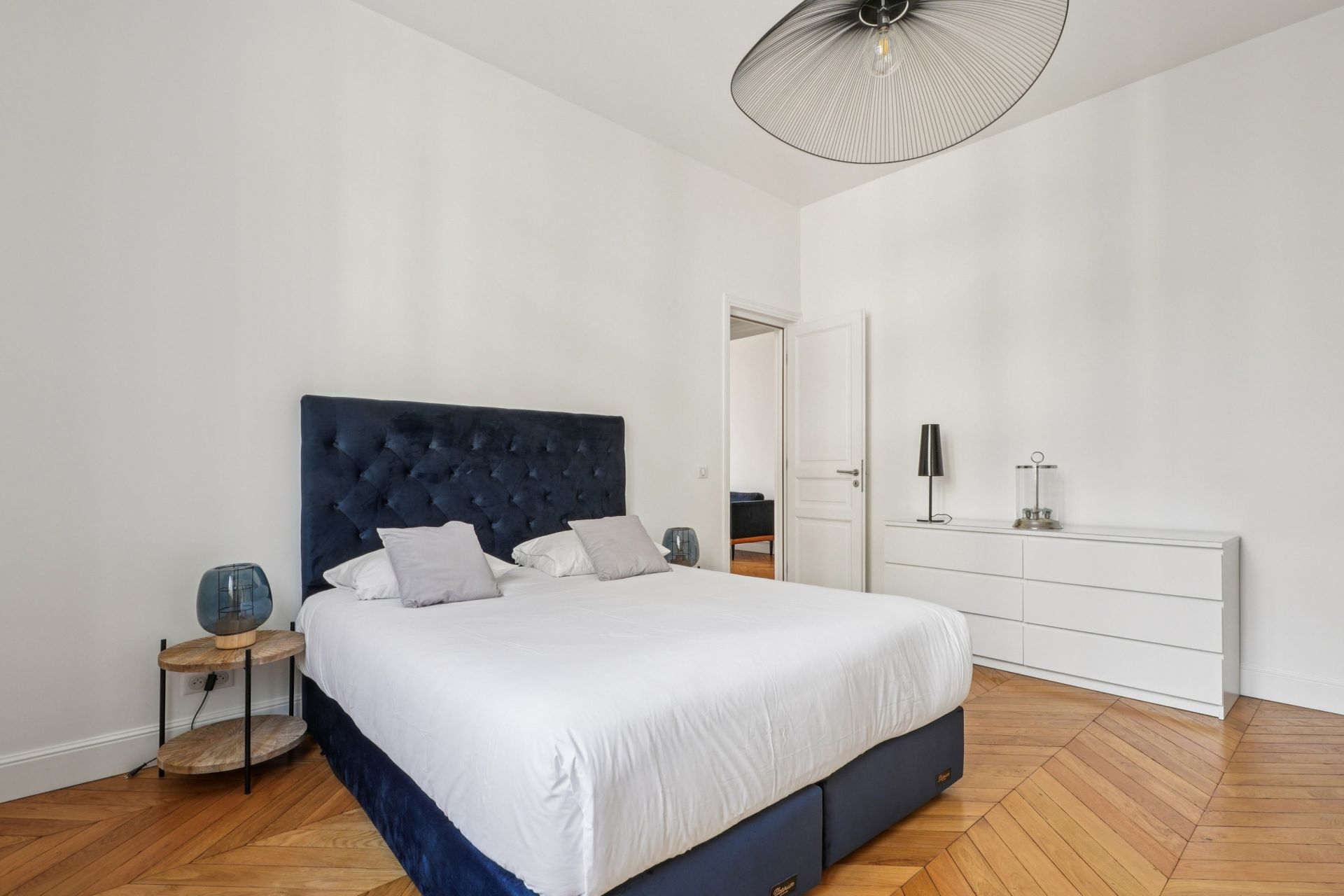 luxury apartment 7 Rooms for sale on PARIS (75016)