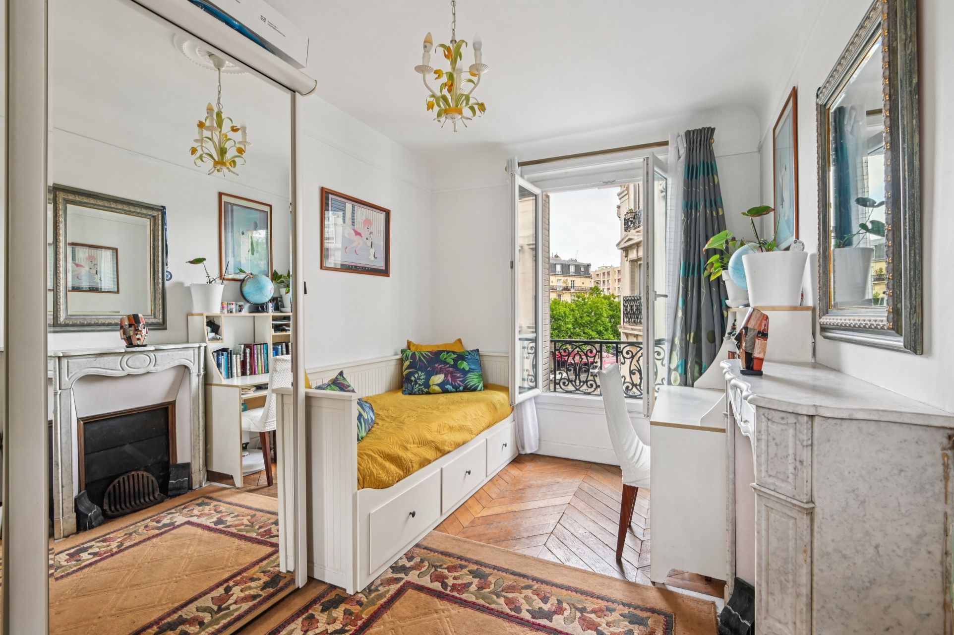 luxury apartment 4 Rooms for sale on PARIS (75016)