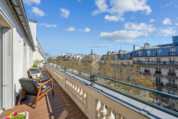 Sale Luxury apartment Paris 10 5 Rooms 154 m²