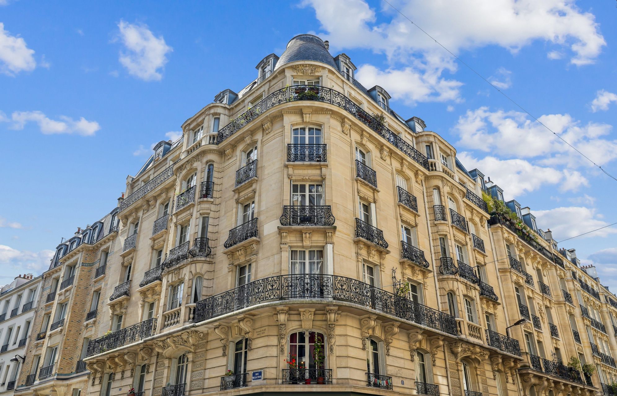 luxury apartment 5 Rooms for sale on PARIS (75016)