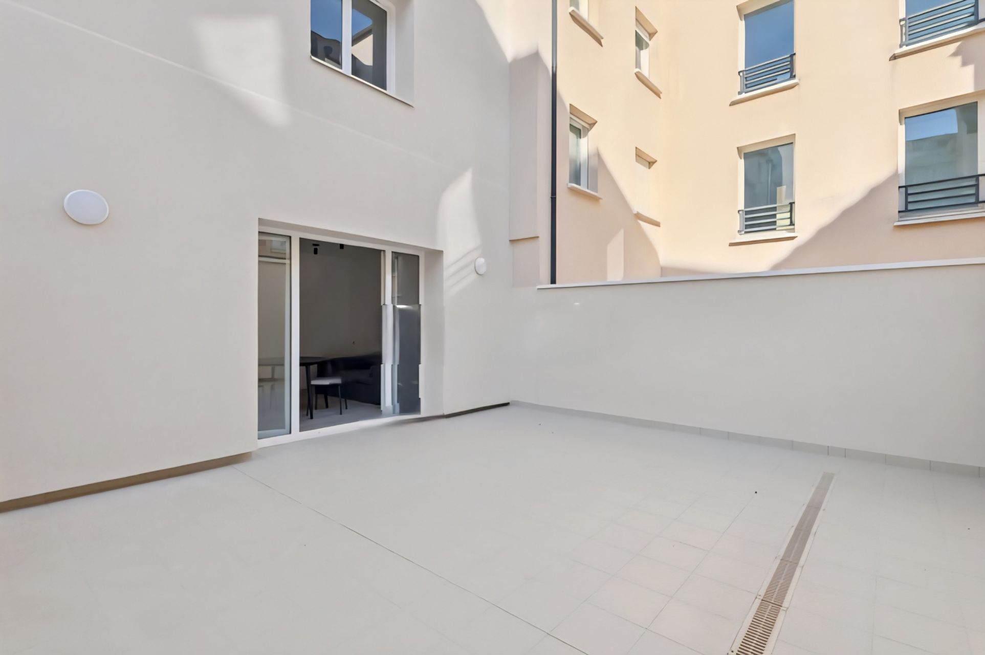 luxury apartment 2 Rooms for sale on PUTEAUX (92800)