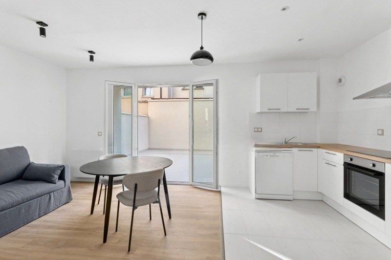 luxury apartment 2 Rooms for sale on PUTEAUX (92800)