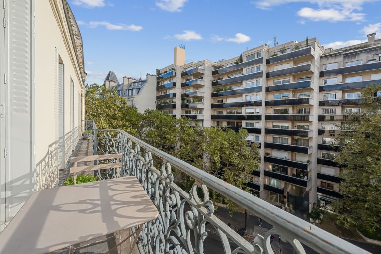 luxury apartment 4 Rooms for sale on PARIS (75016)