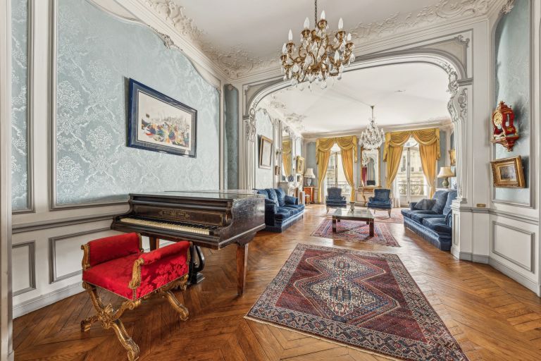 luxury apartment 8 Rooms for sale on PARIS (75116)