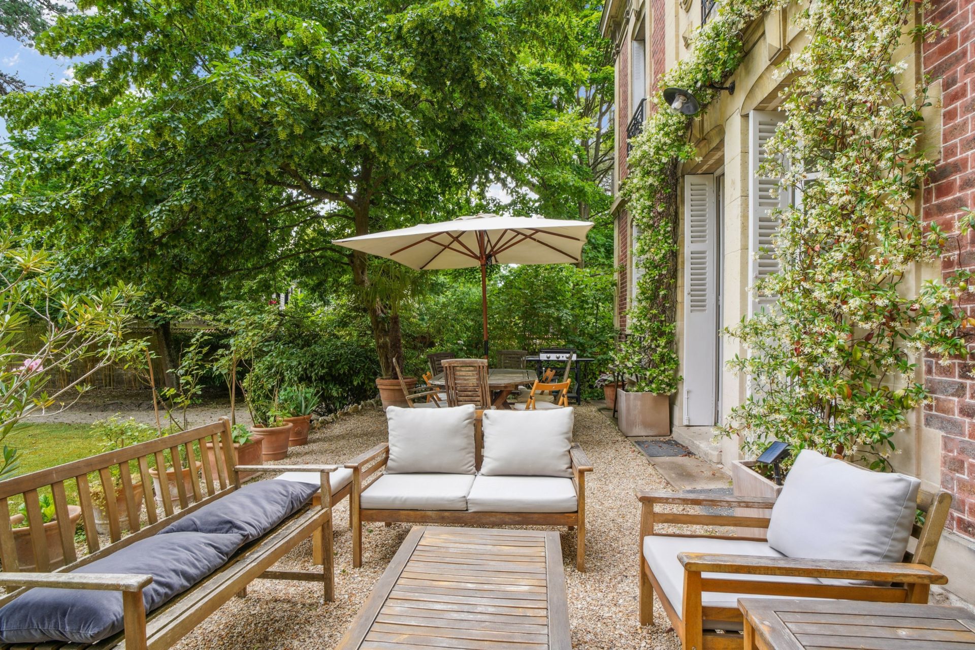 luxury house 8 Rooms for sale on LE VESINET (78110)
