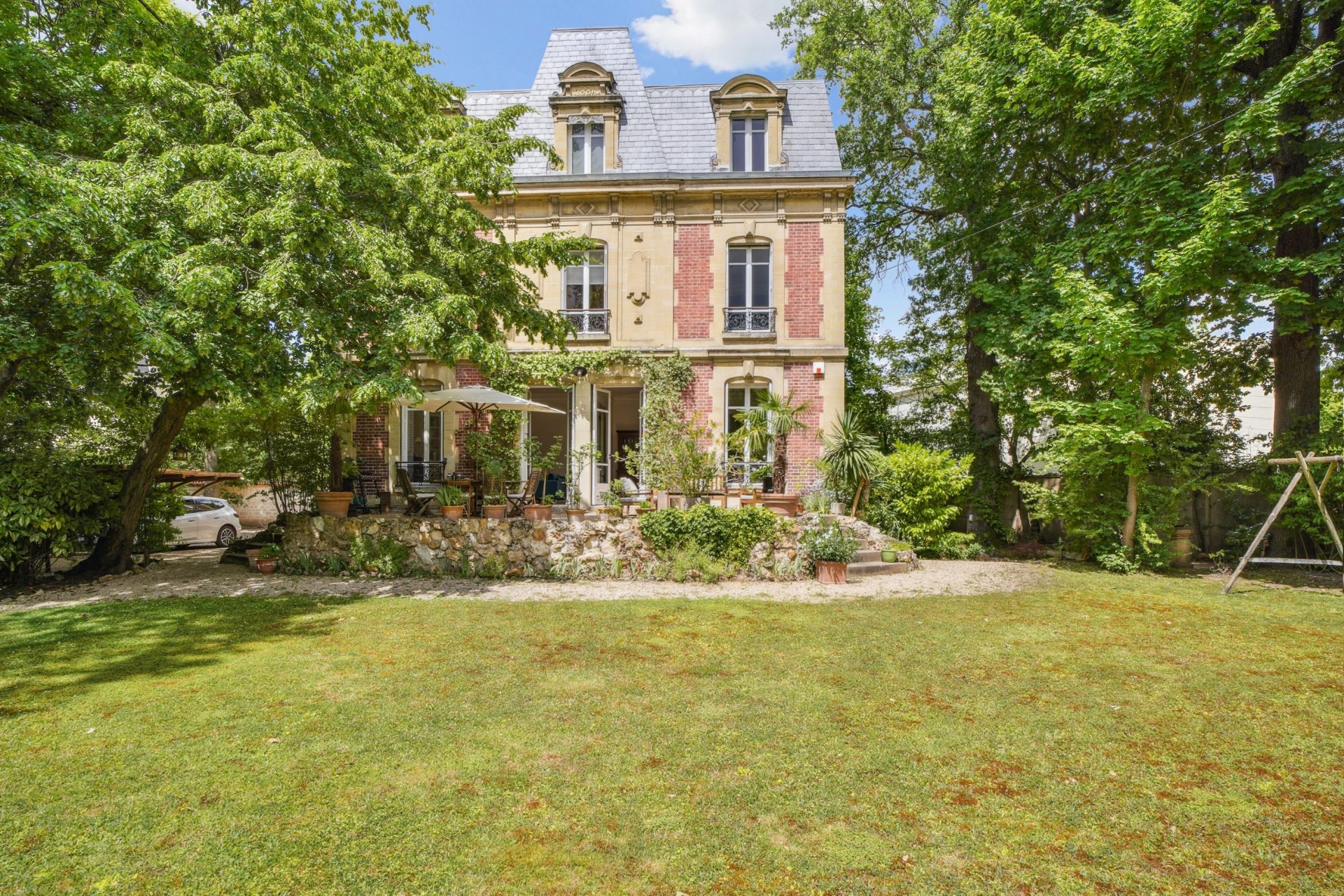 luxury house 8 Rooms for sale on LE VESINET (78110)