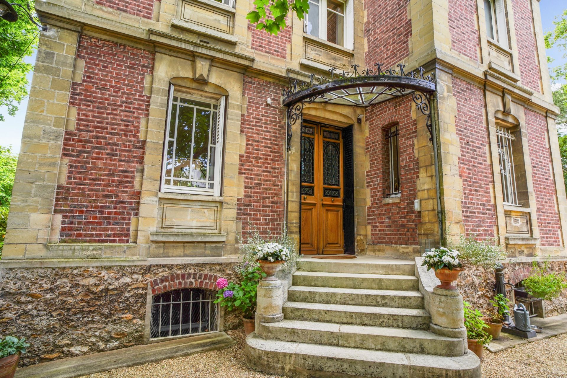 luxury house 8 Rooms for sale on LE VESINET (78110)