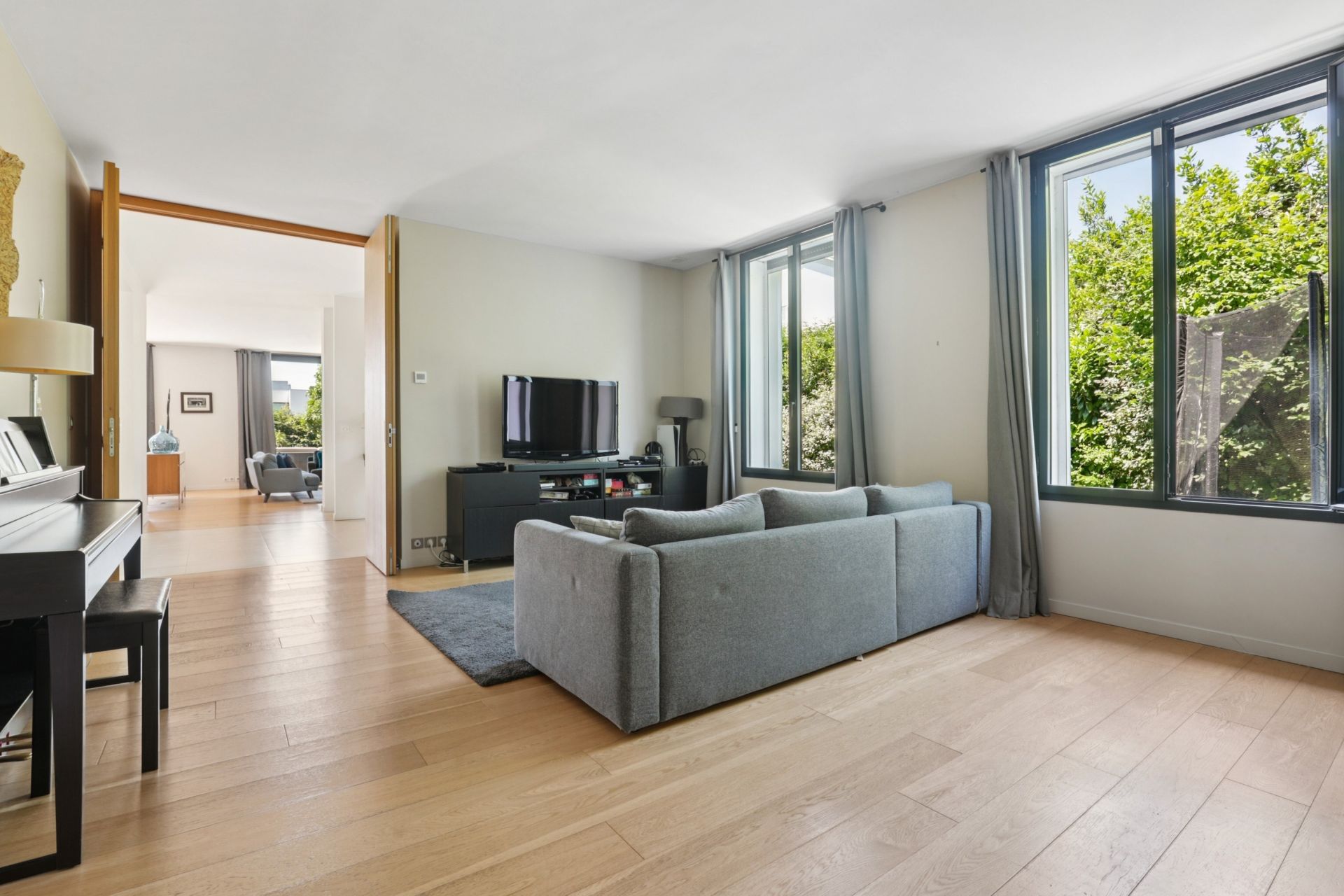 luxury house 9 Rooms for sale on ST CLOUD (92210)