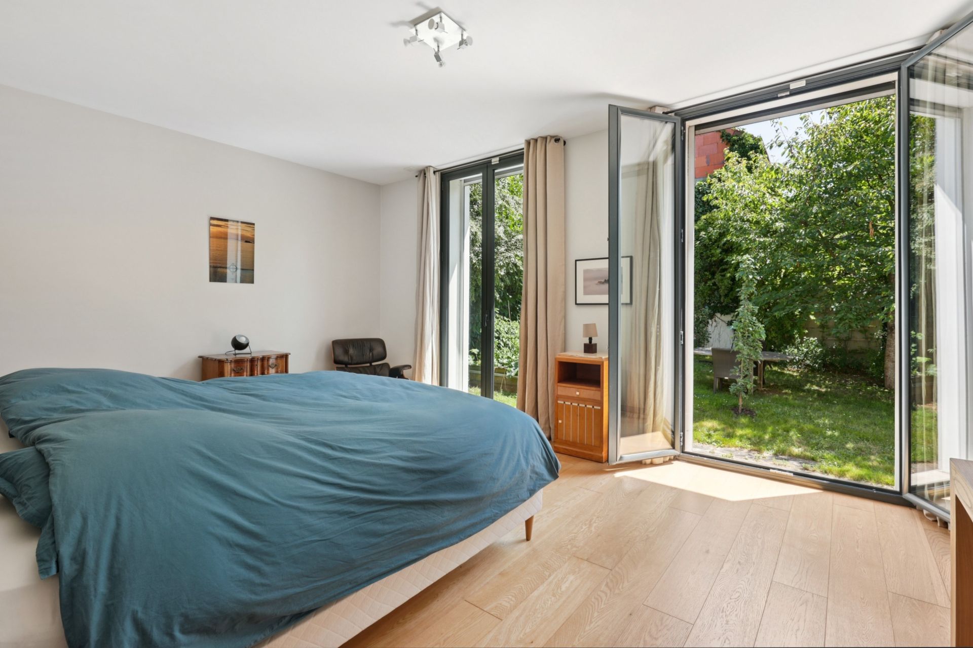 luxury house 9 Rooms for sale on ST CLOUD (92210)