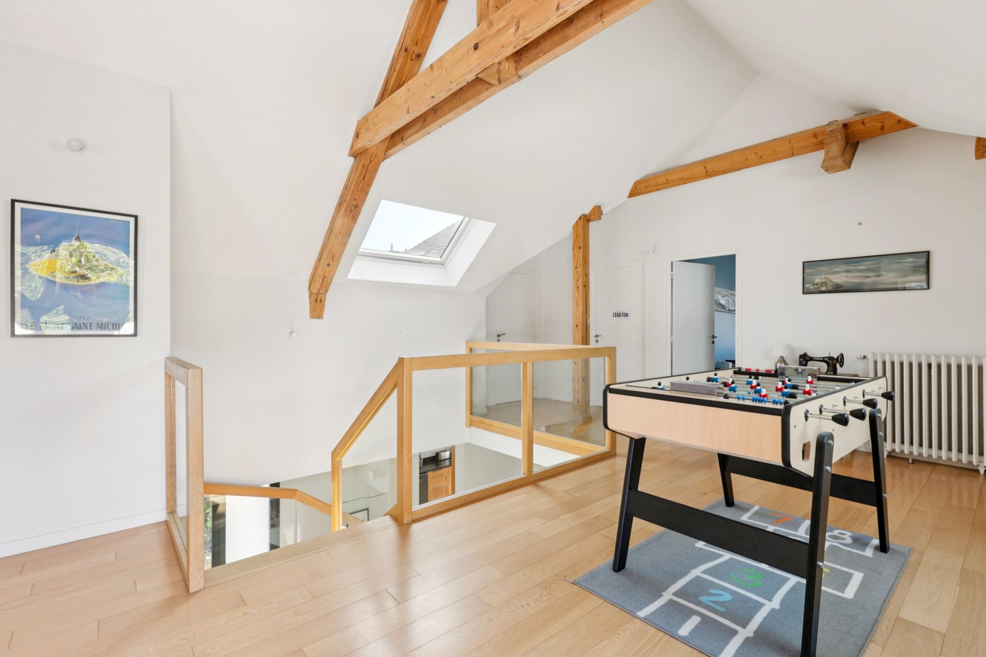 luxury house 9 Rooms for sale on ST CLOUD (92210)