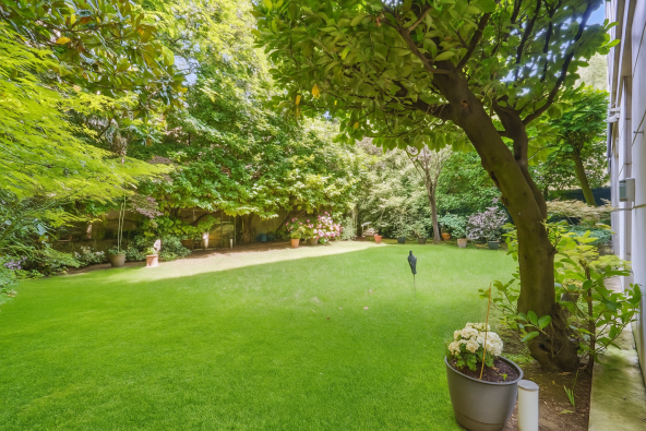 Sale Luxury apartment Neuilly-sur-Seine 6 Rooms 136 m²