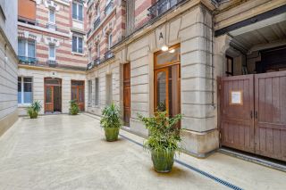 luxury apartment 5 Rooms for sale on PARIS (75017)