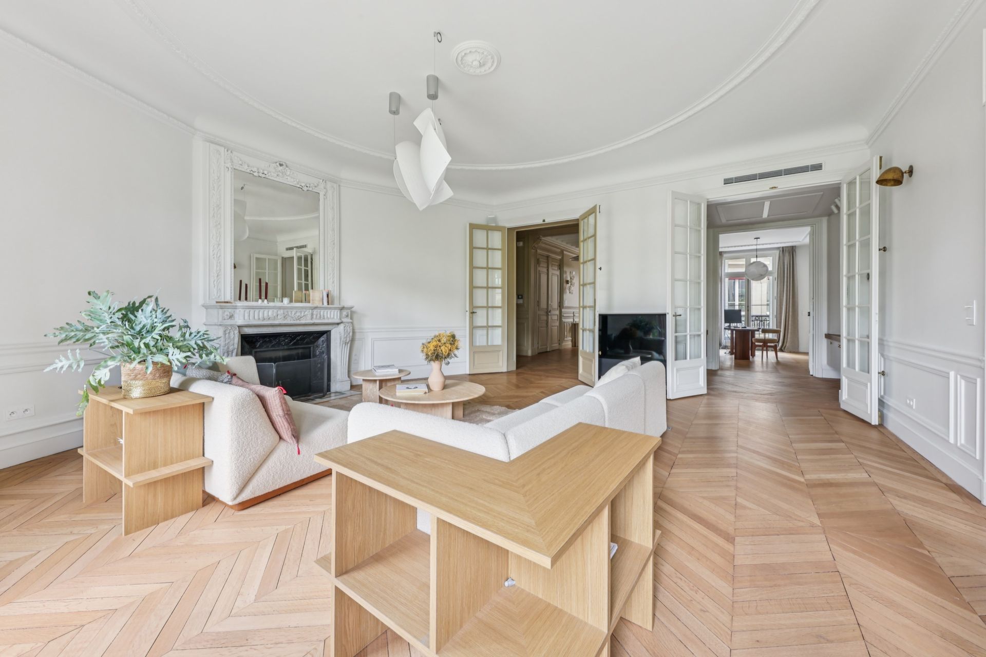 luxury apartment 7 Rooms for sale on PARIS (75017)