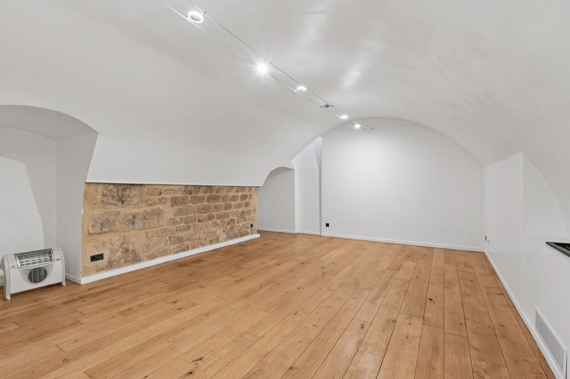 luxury apartment 5 Rooms for sale on PARIS (75003)