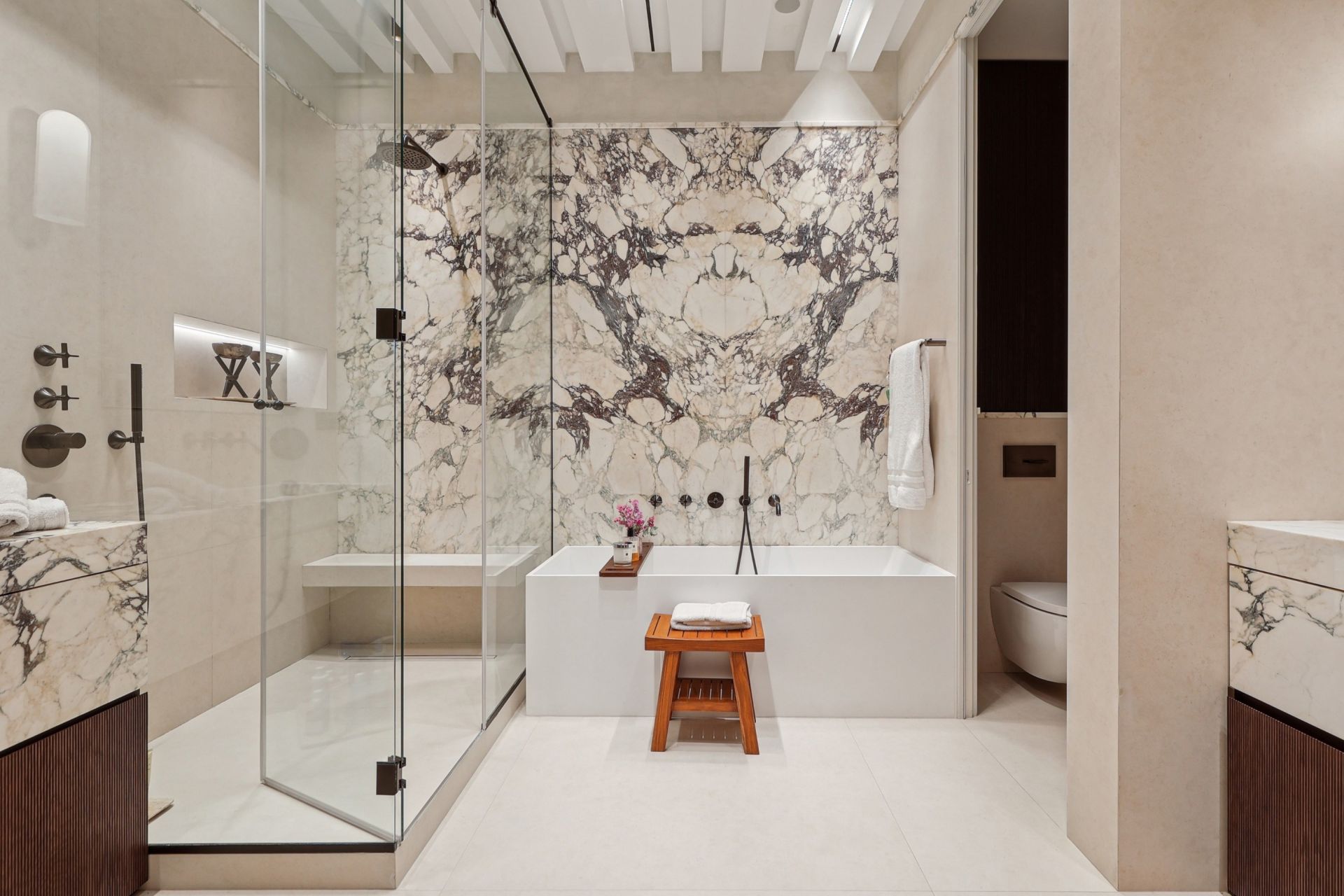 luxury apartment 6 Rooms for sale on NEUILLY SUR SEINE (92200)