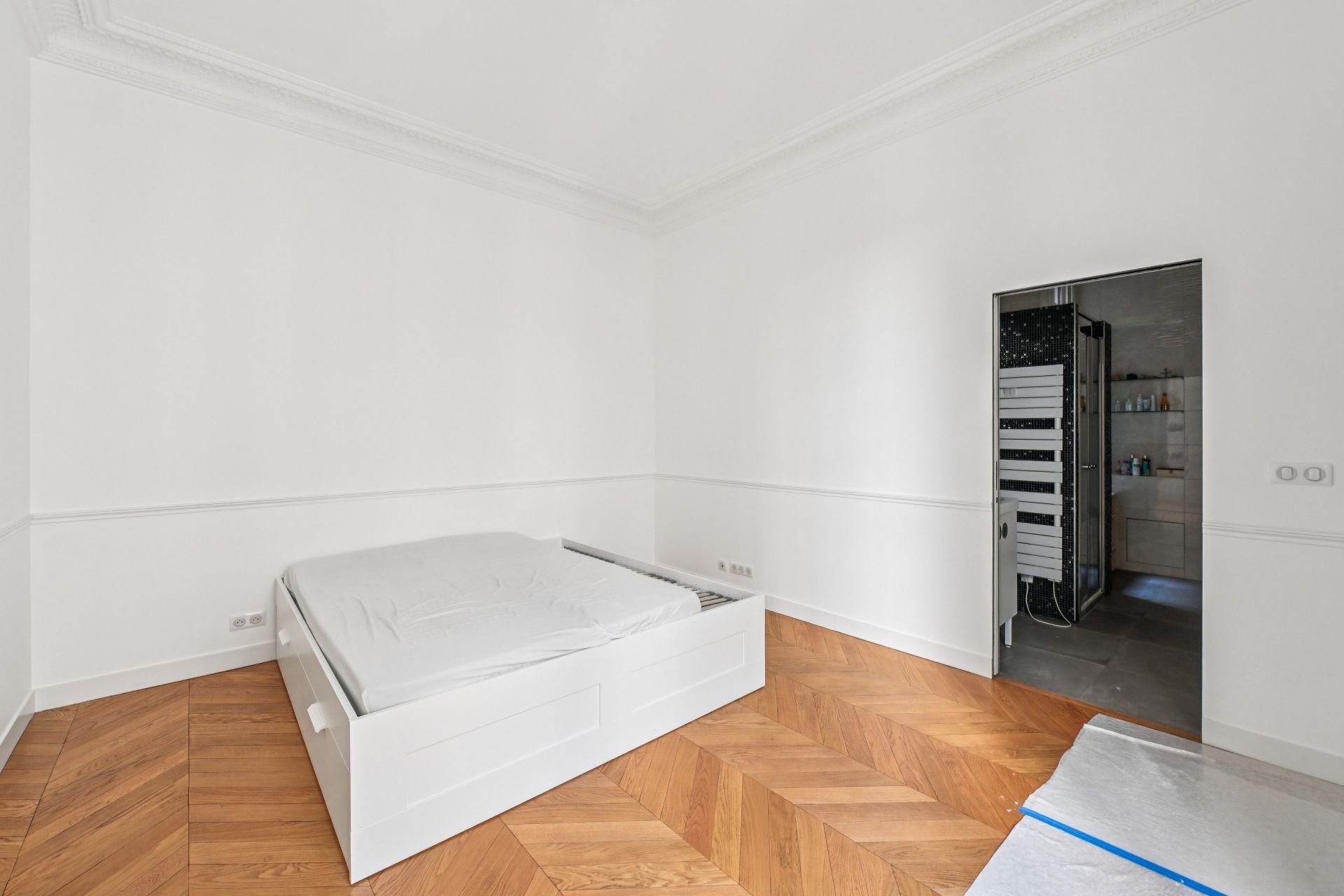 luxury apartment 5 Rooms for sale on PARIS (75016)