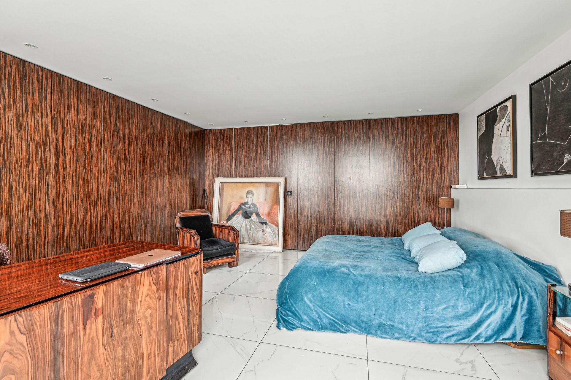 luxury apartment 5 Rooms for sale on PUTEAUX (92800)