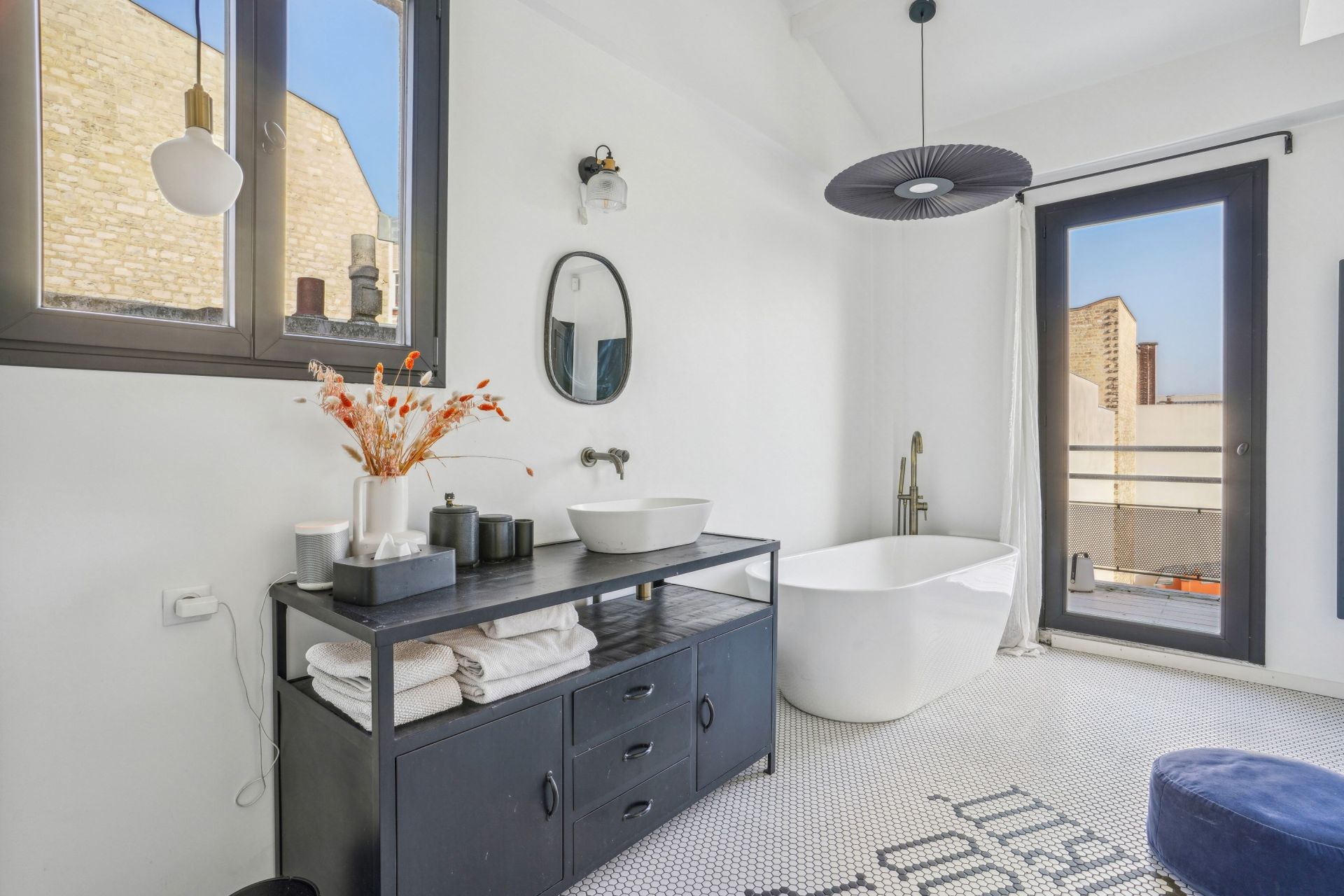 luxury apartment 6 Rooms for sale on NEUILLY SUR SEINE (92200)