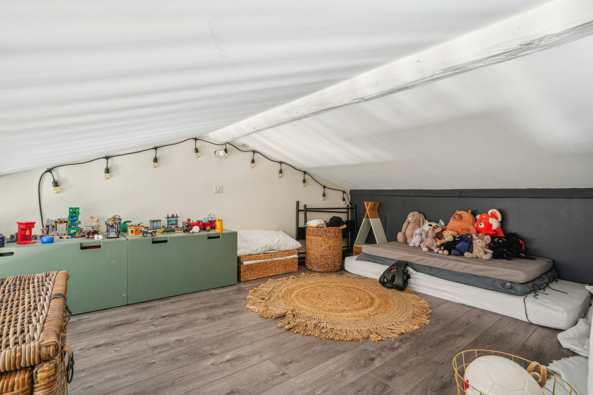 luxury apartment 6 Rooms for sale on NEUILLY SUR SEINE (92200)