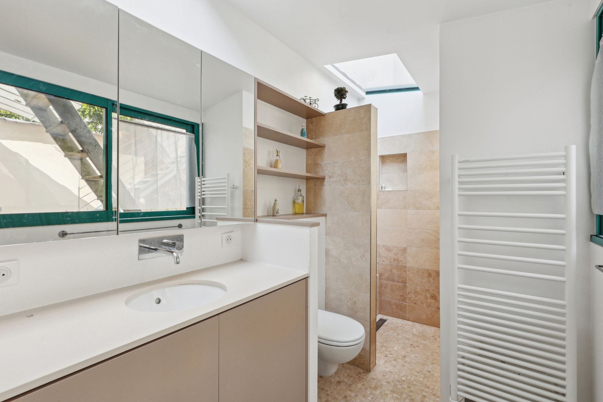 luxury house 10 Rooms for sale on PARIS (75020)