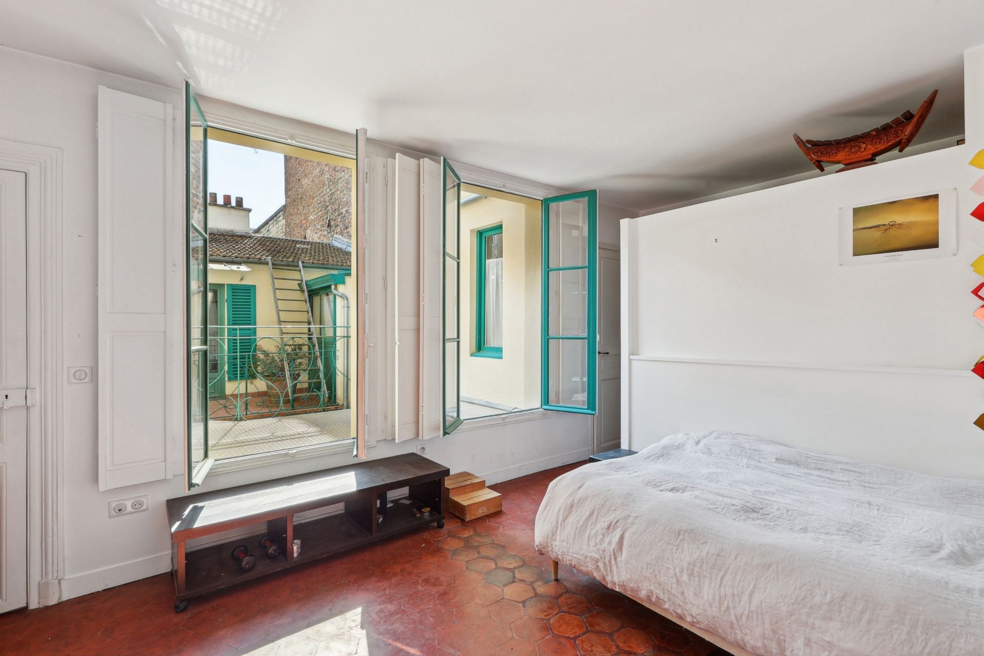 luxury house 10 Rooms for sale on PARIS (75020)