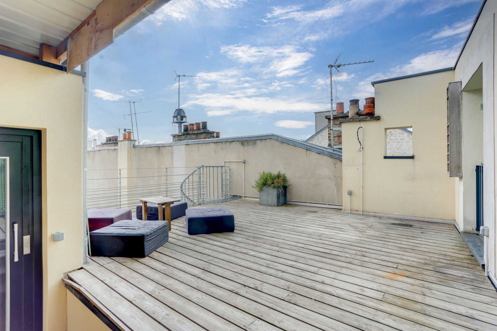 luxury house 10 Rooms for sale on PARIS (75020)