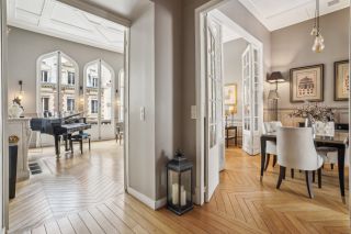 luxury house 9 Rooms for rent on PARIS (75017)