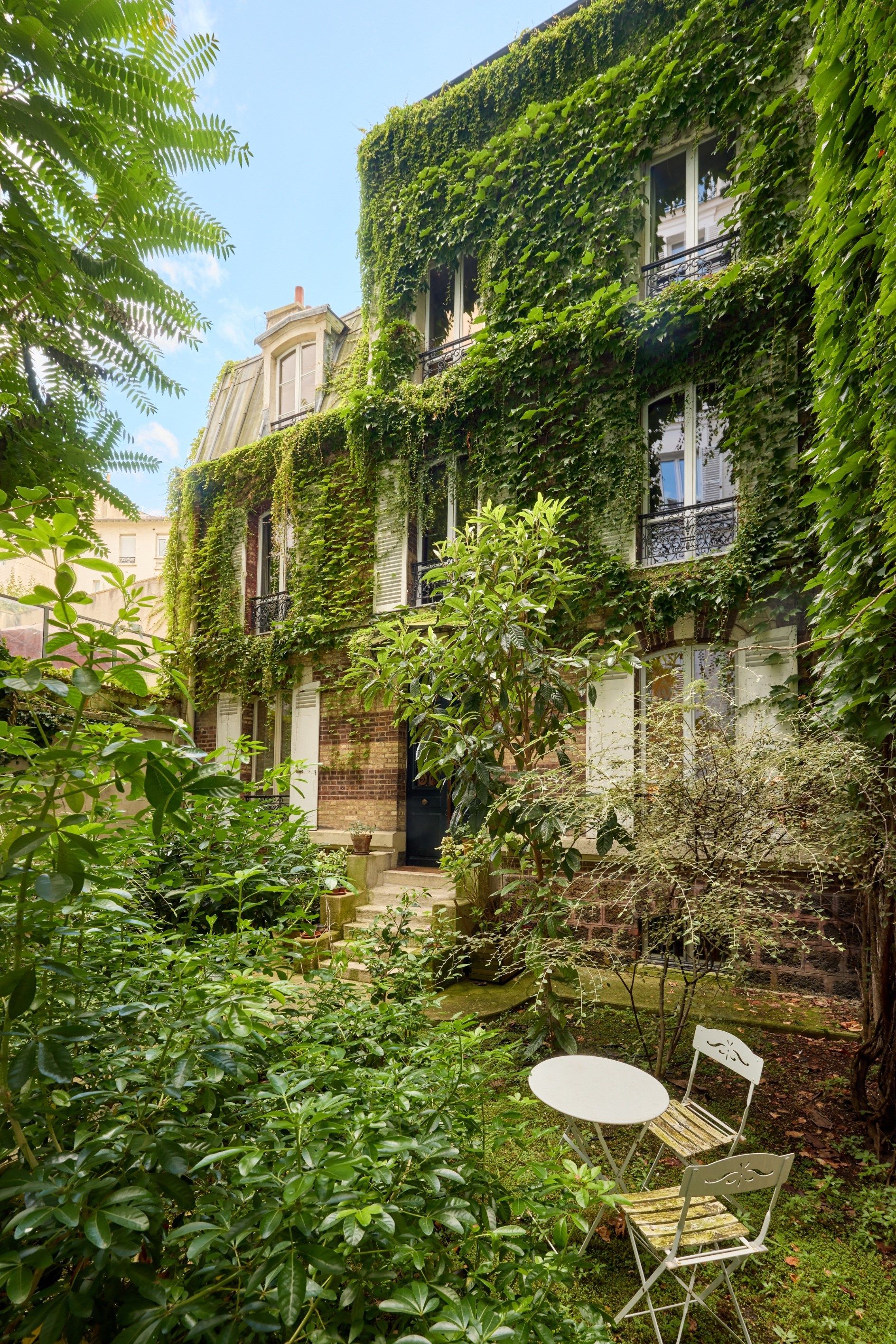 luxury house 14 Rooms for sale on PARIS (75017)