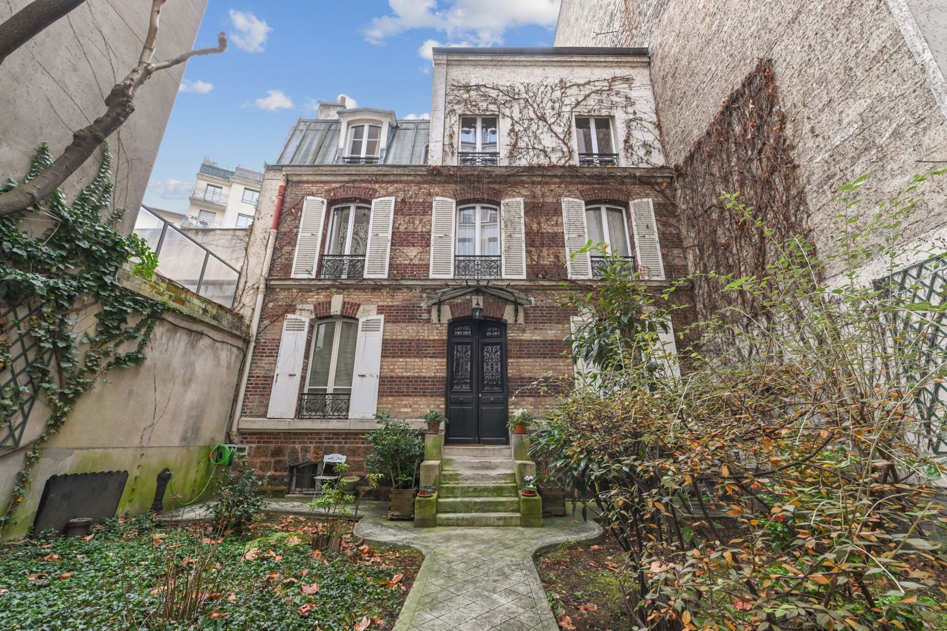 luxury house 14 Rooms for sale on PARIS (75017)