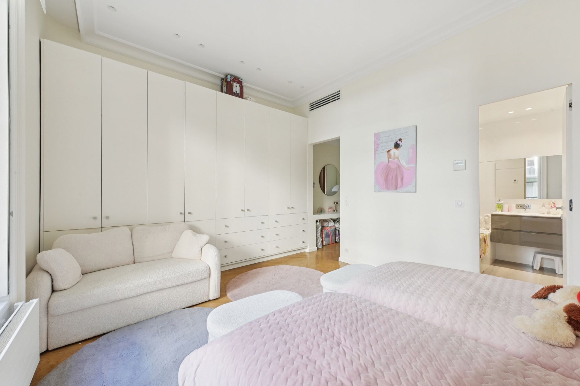 luxury apartment 6 Rooms for sale on PARIS (75008)