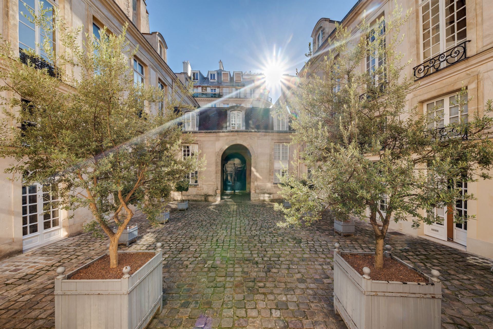 luxury apartment 6 Rooms for sale on PARIS (75004)