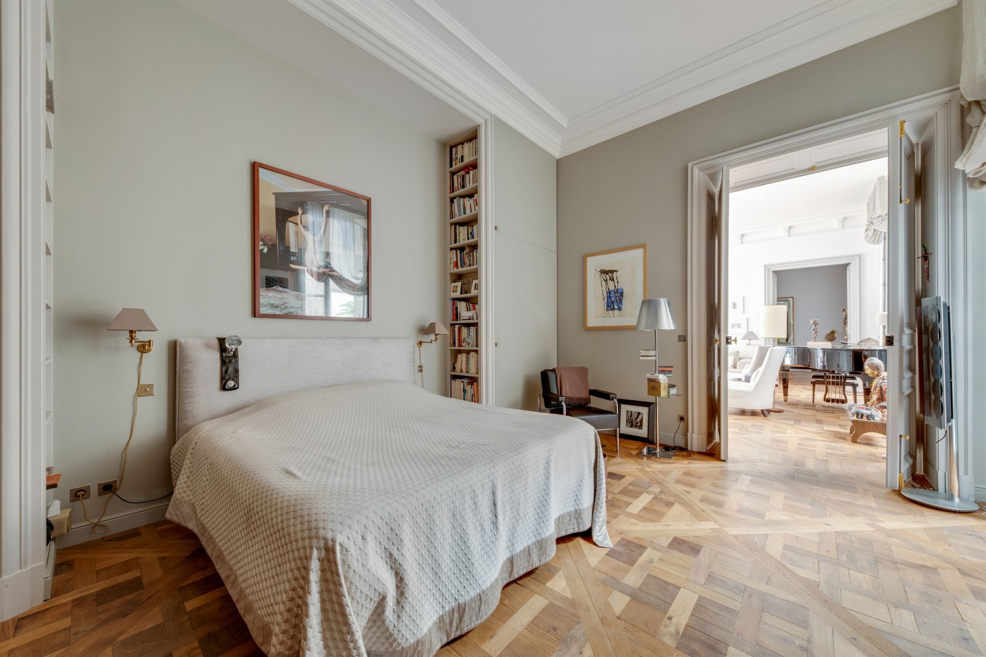 luxury apartment 6 Rooms for sale on PARIS (75004)