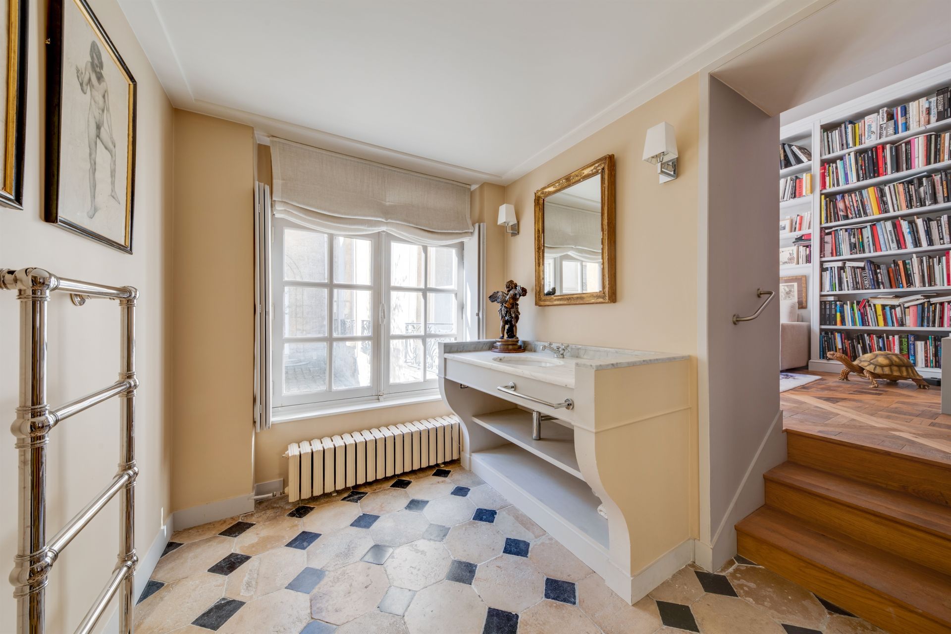 luxury apartment 6 Rooms for sale on PARIS (75004)