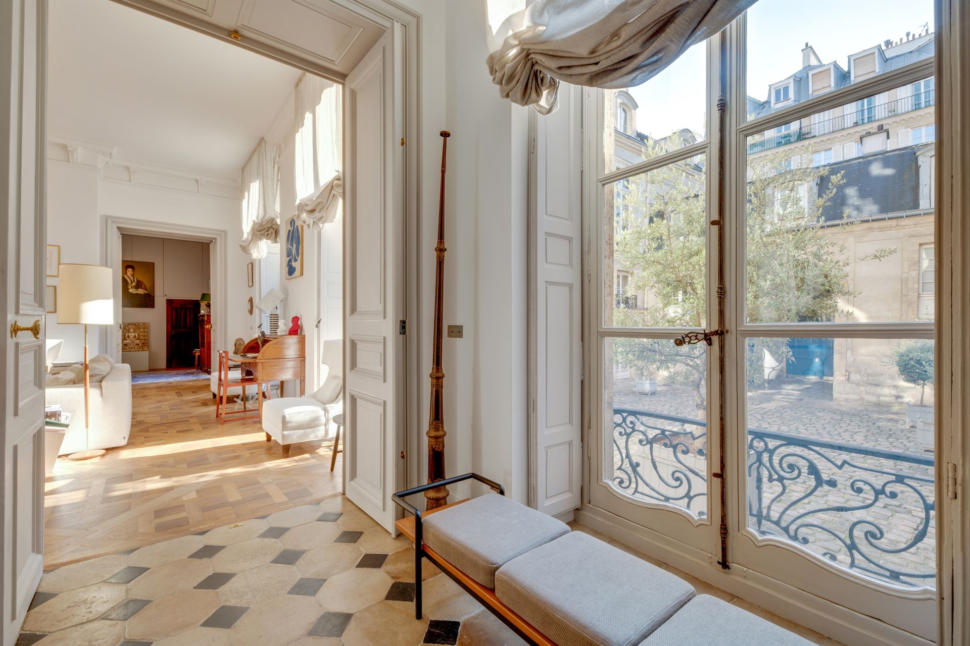 luxury apartment 6 Rooms for sale on PARIS (75004)