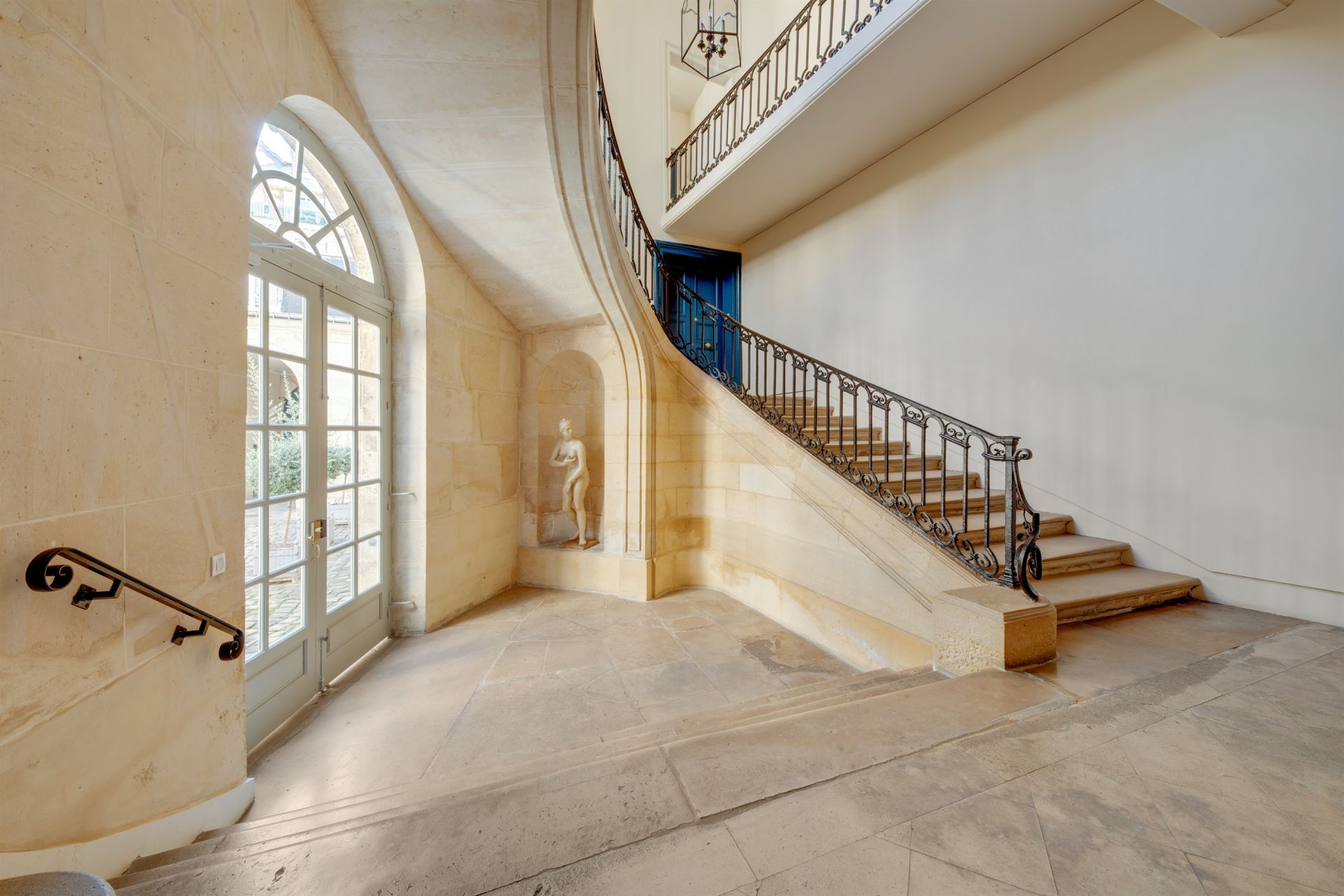 luxury apartment 6 Rooms for sale on PARIS (75004)