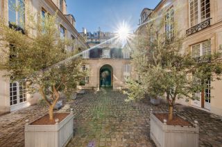 luxury apartment 6 Rooms for sale on PARIS (75004)