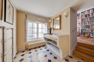 luxury apartment 6 Rooms for sale on PARIS (75004)