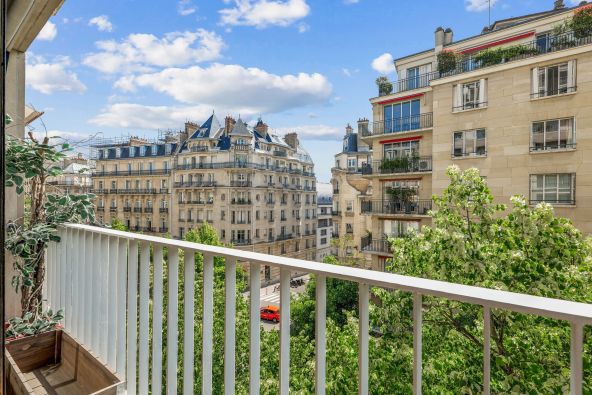 Sale Luxury apartment Paris 16 4 Rooms 99 m²