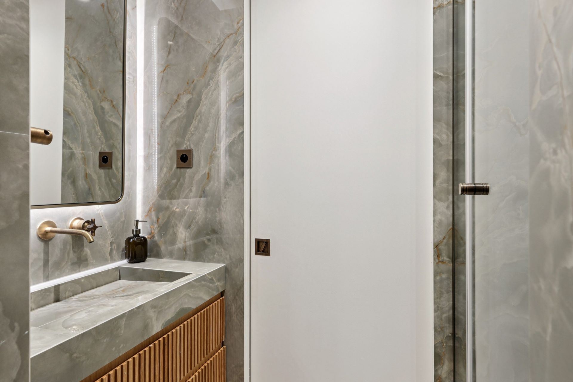 luxury apartment 4 Rooms for sale on NEUILLY SUR SEINE (92200)