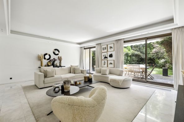 Sale Luxury apartment Neuilly-sur-Seine 6 Rooms 200 m²