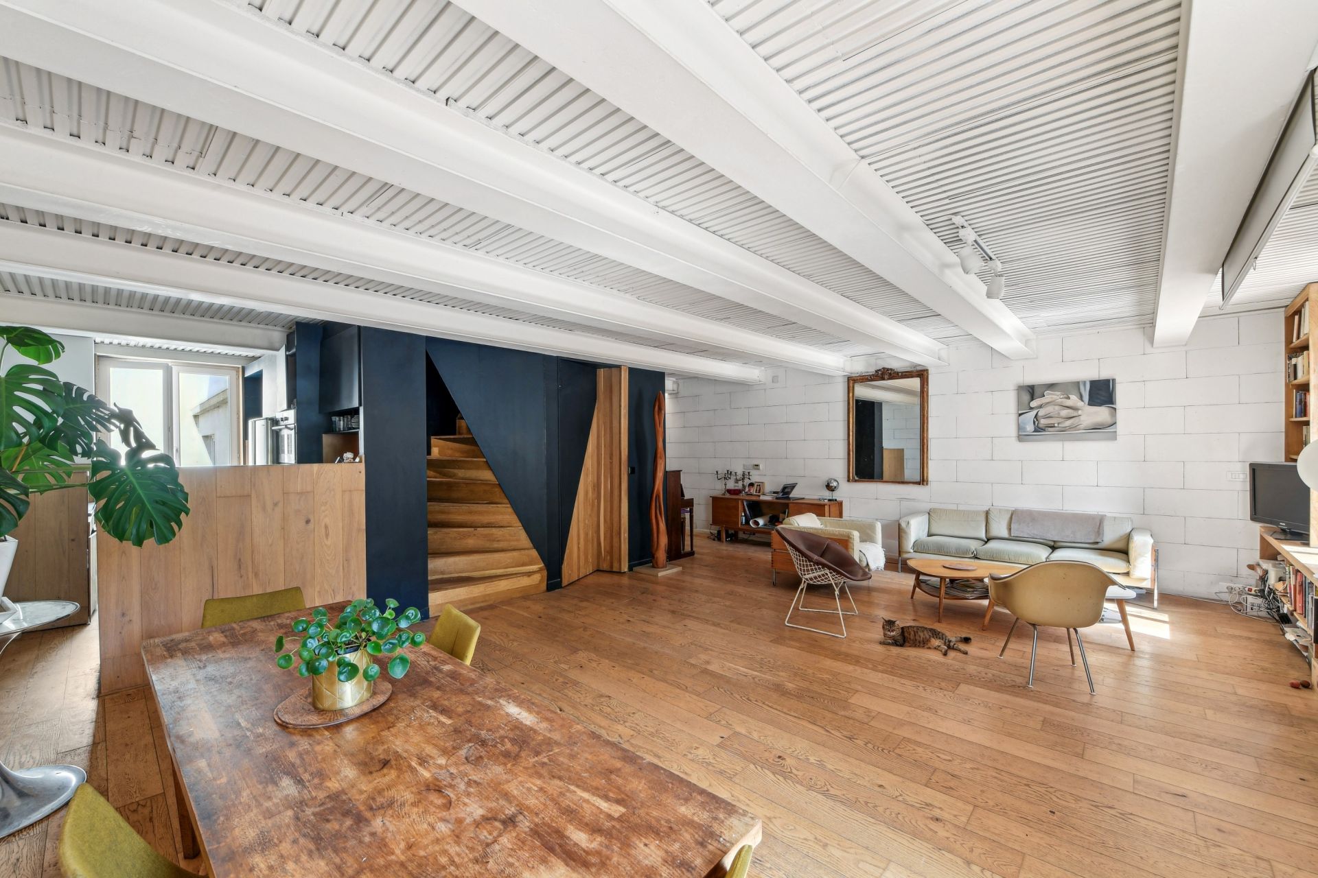 luxury apartment 6 Rooms for sale on PARIS (75018)