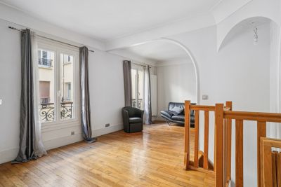 Sale Luxury apartment Paris 11 3 Rooms 60 m²