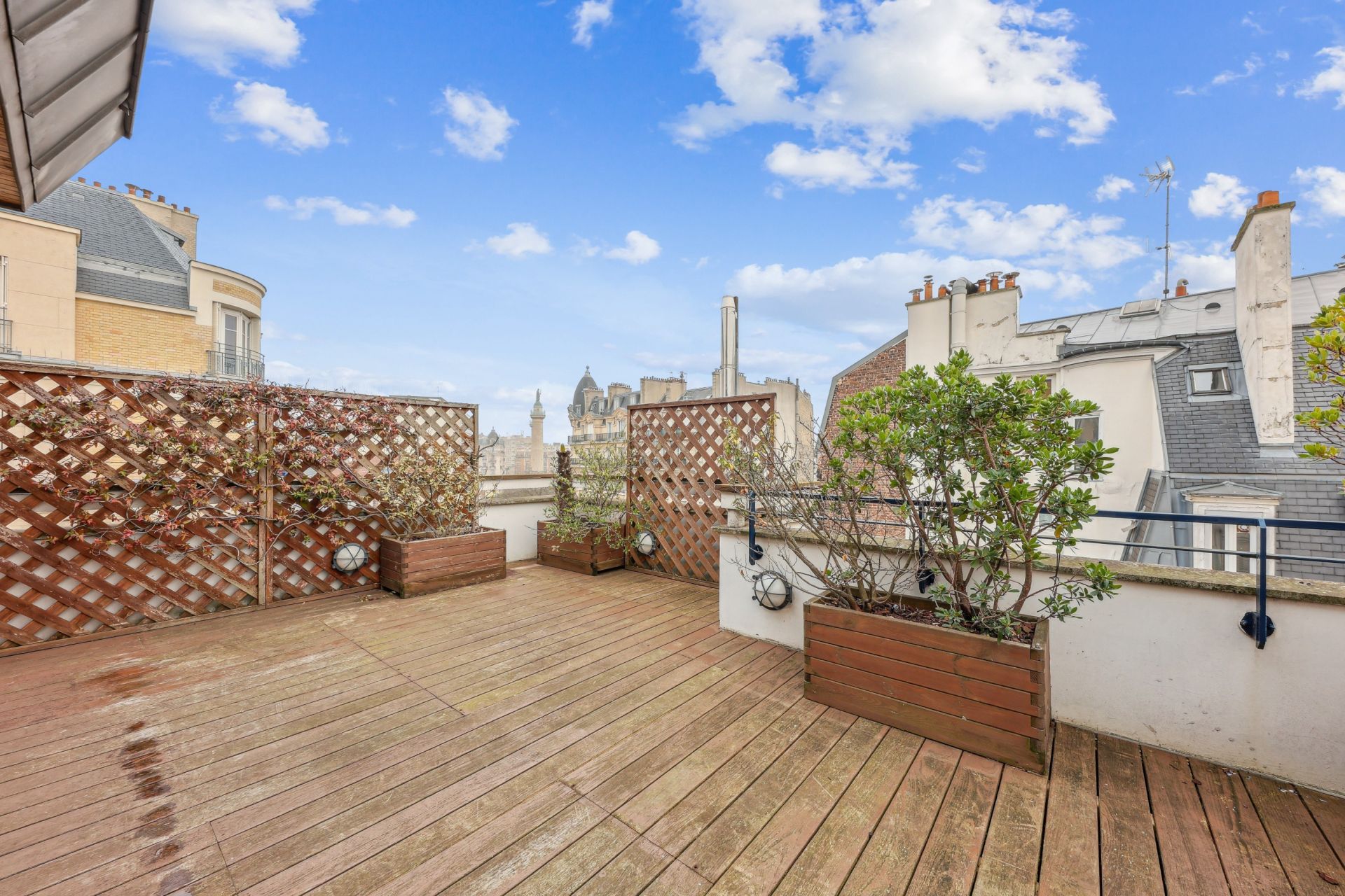 luxury apartment 6 Rooms for sale on PARIS (75012)