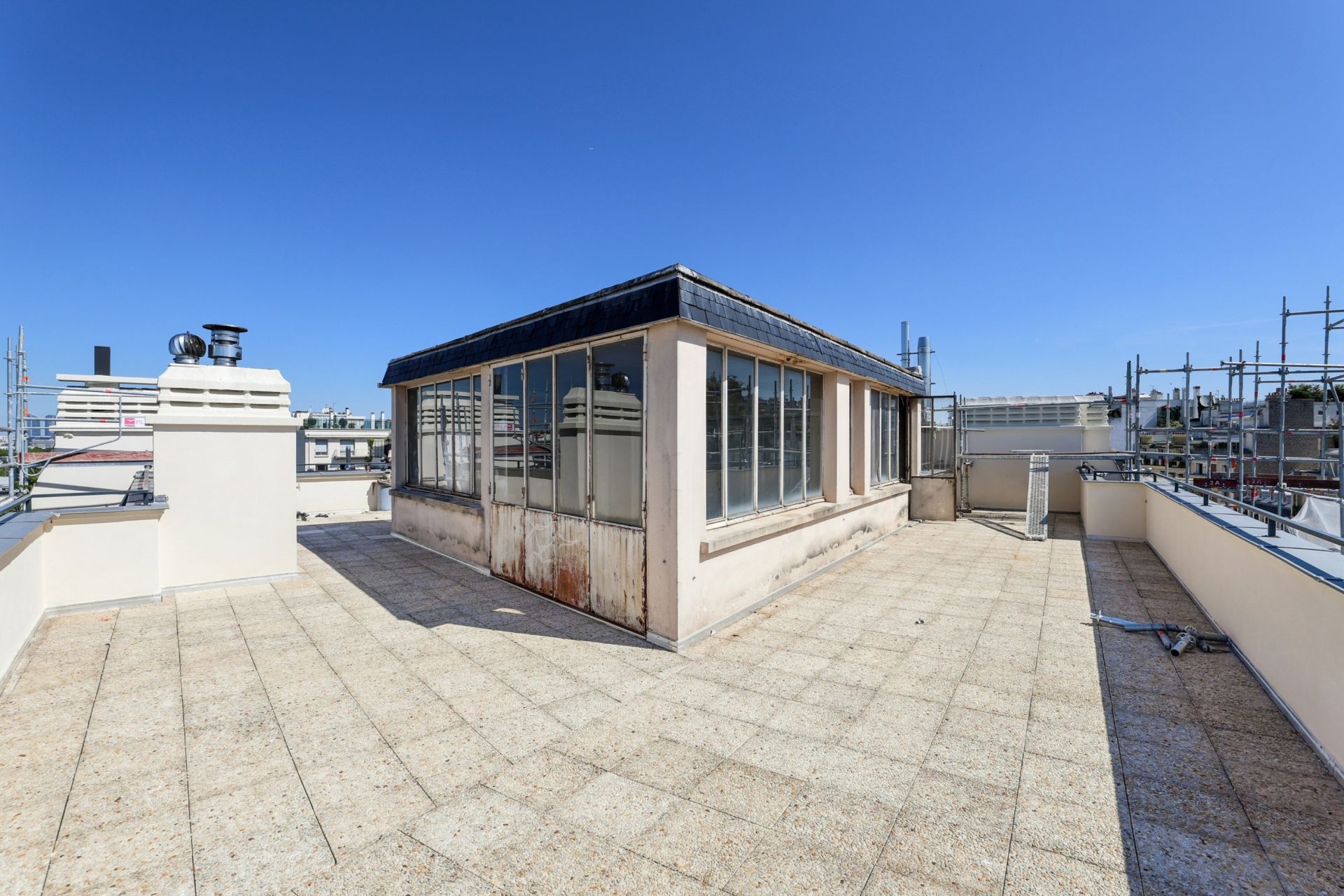 luxury apartment 6 Rooms for sale on PARIS (75016)