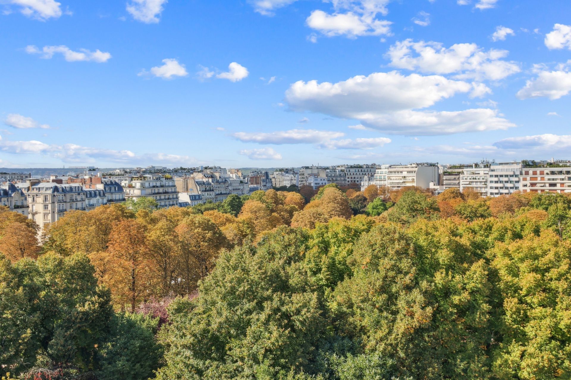 luxury apartment 6 Rooms for sale on PARIS (75016)