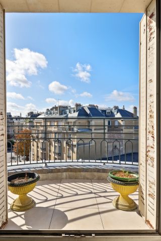 luxury apartment 6 Rooms for sale on PARIS (75016)