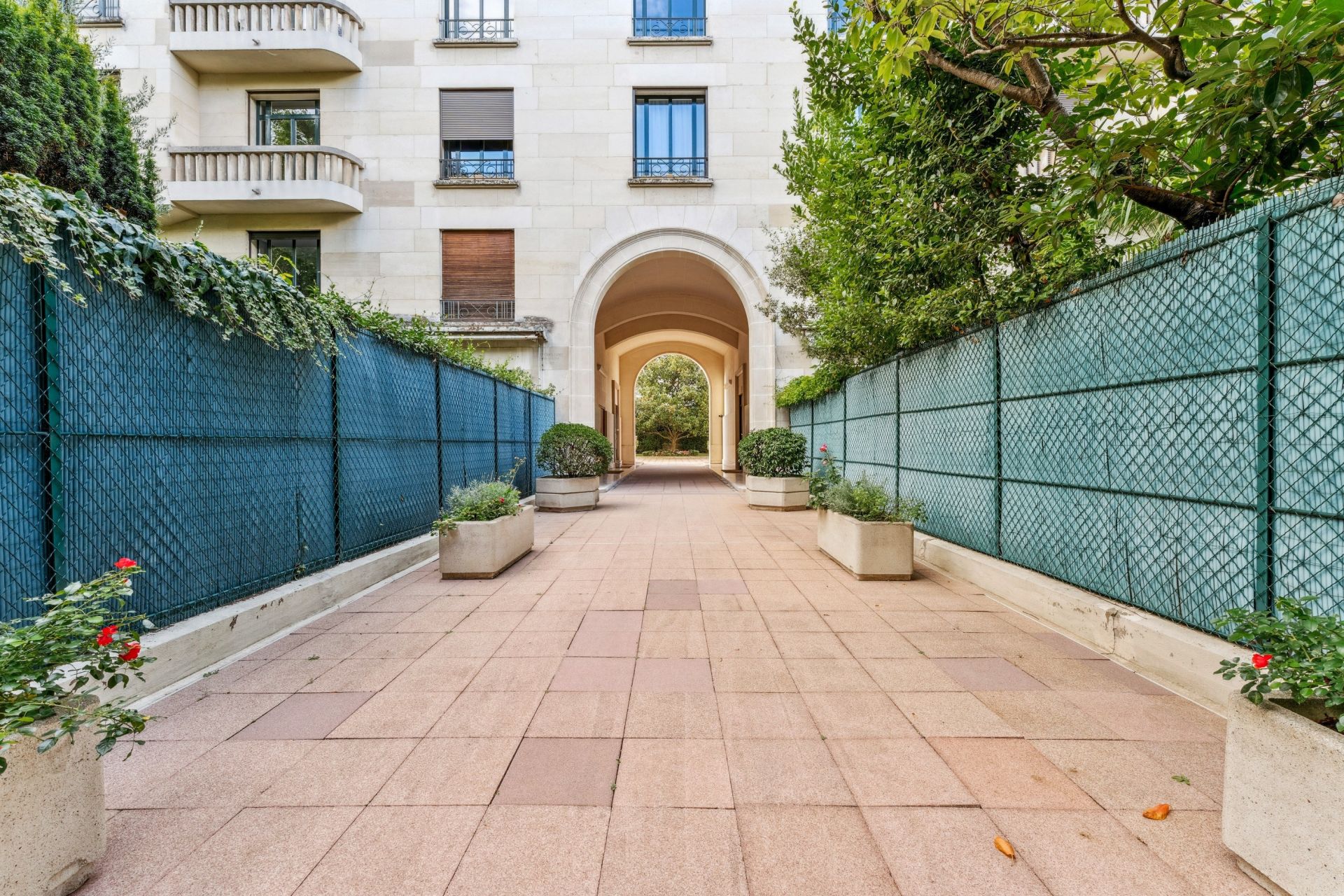 luxury apartment 4 Rooms for sale on NEUILLY SUR SEINE (92200)