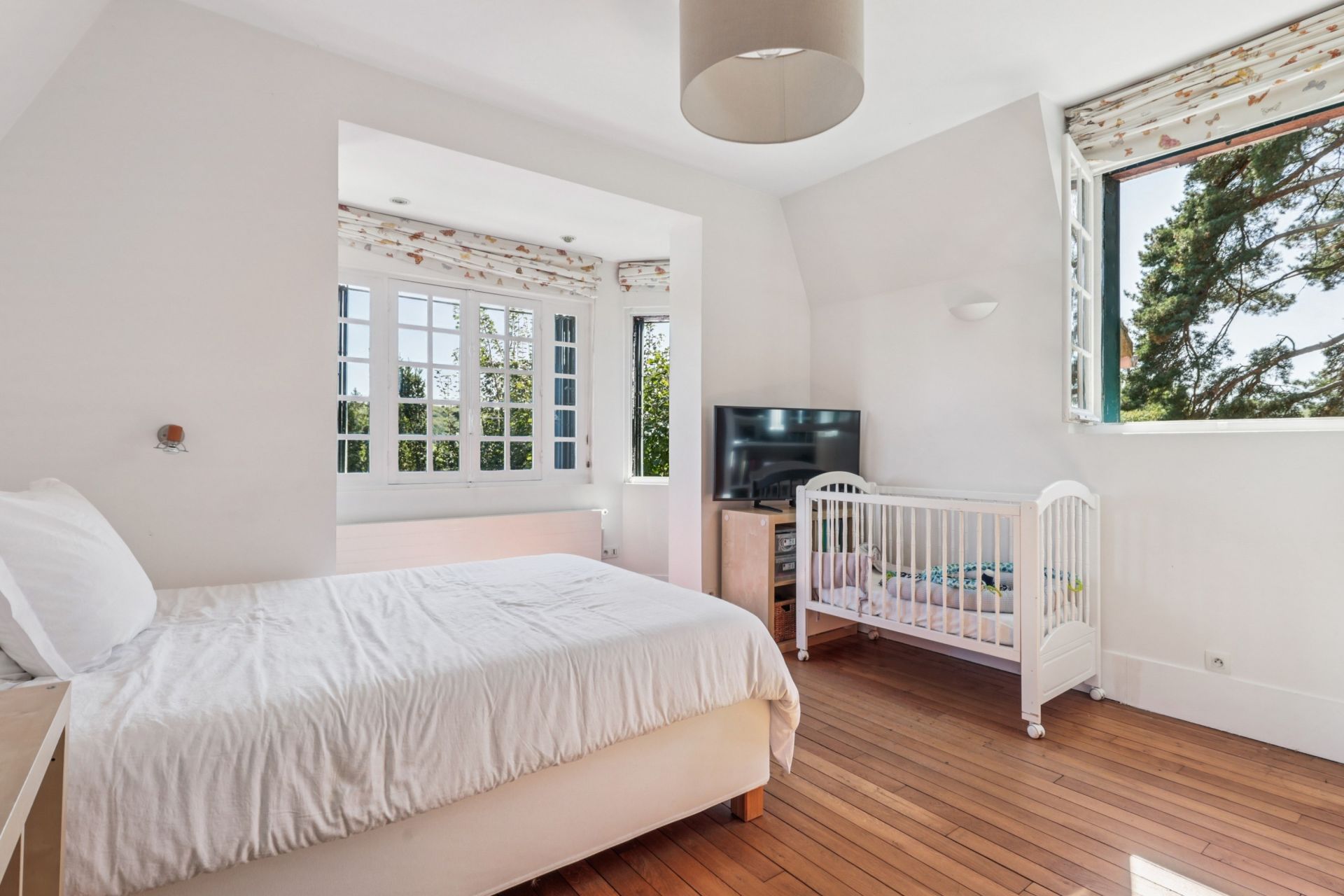 luxury house 10 Rooms for sale on LA CELLE ST CLOUD (78170)