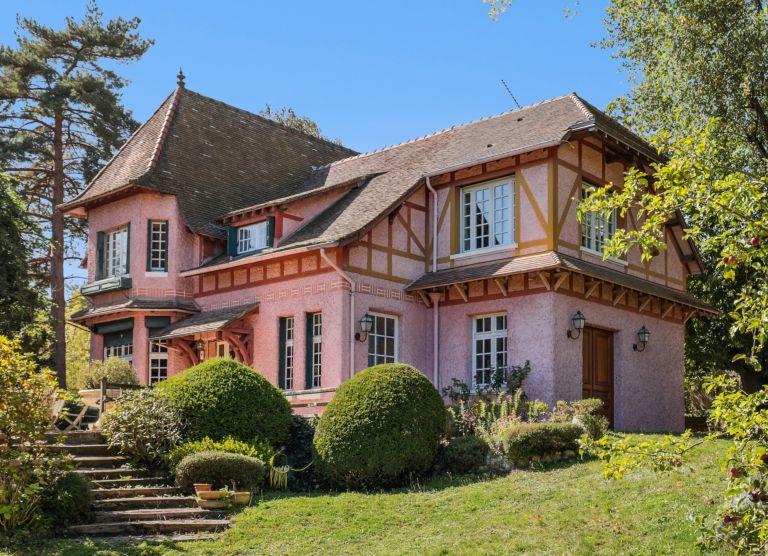 luxury house 10 Rooms for sale on LA CELLE ST CLOUD (78170)